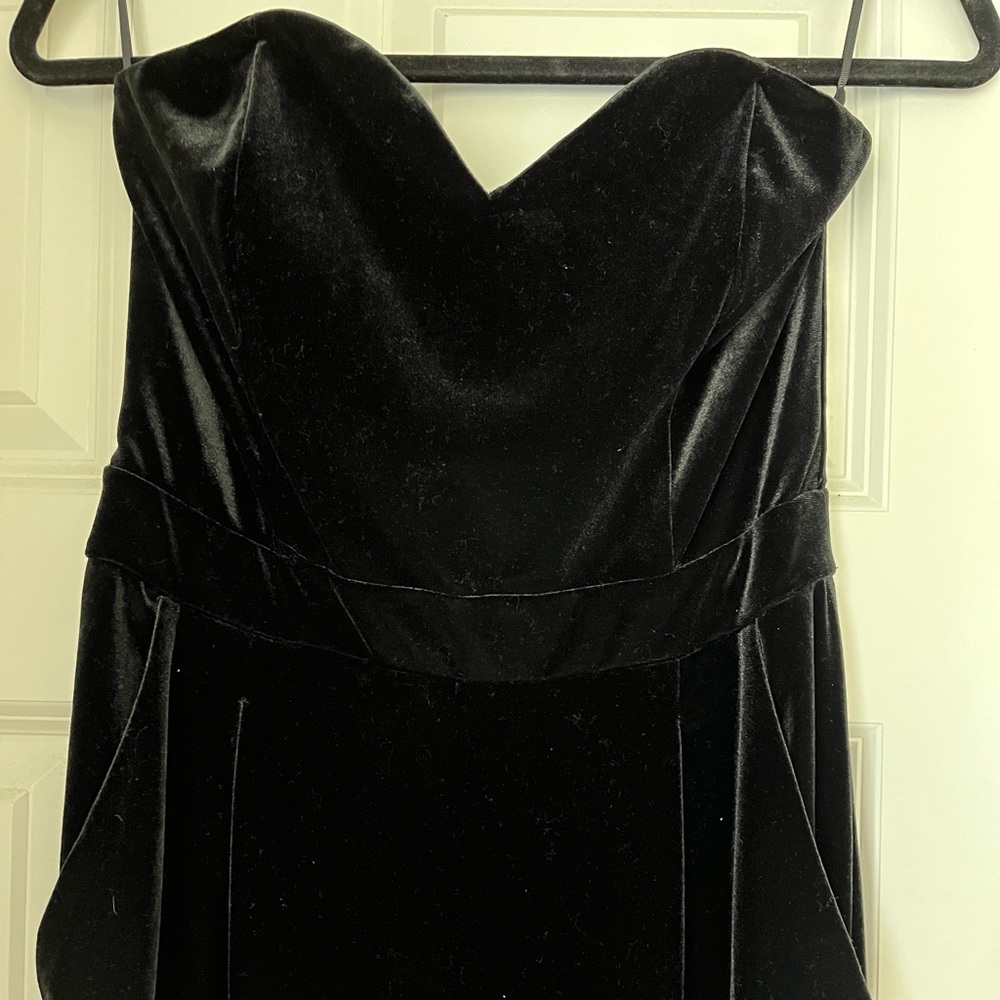 Express Strapless Black Velvet Jumpsuit with front pockets cropped ankle-Size 8